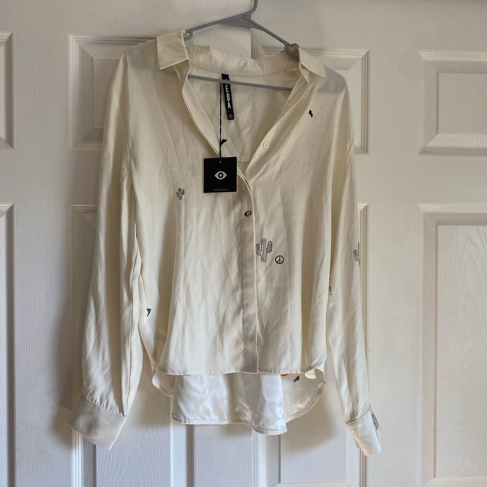 NWT This is Veda large off white button up long sleeve abstract doodle art